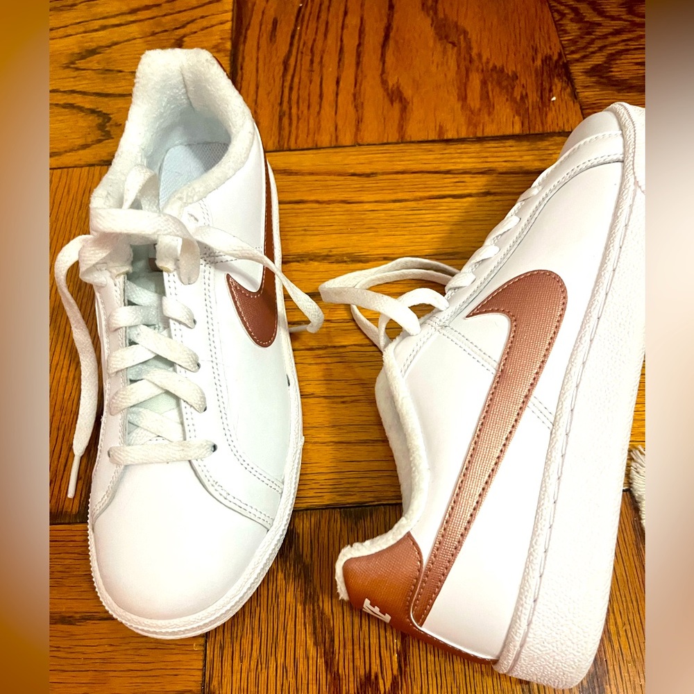 Nike Court Royale-sz. 8.5
